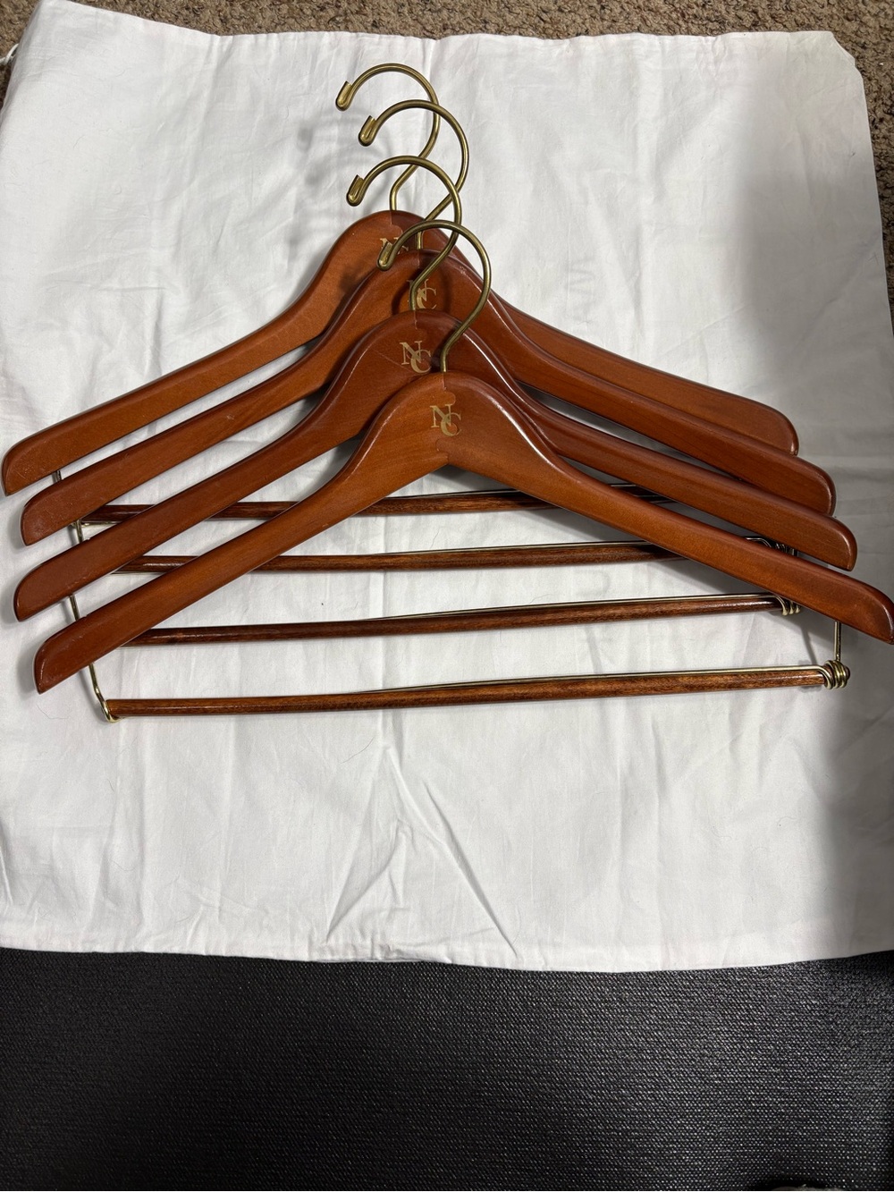 4 Classic Wooden Suit Hangers with Trousers Bar - Brown